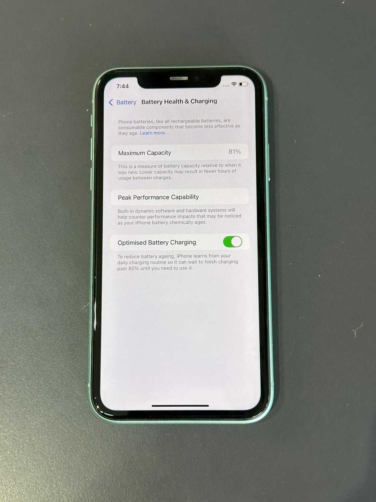 iPhone 11 Като Нов