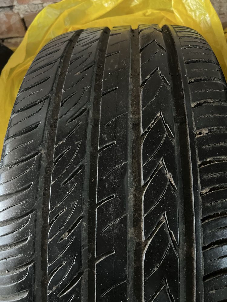 Летни 4 бр Гуми R 19 245 45 дот 22г.