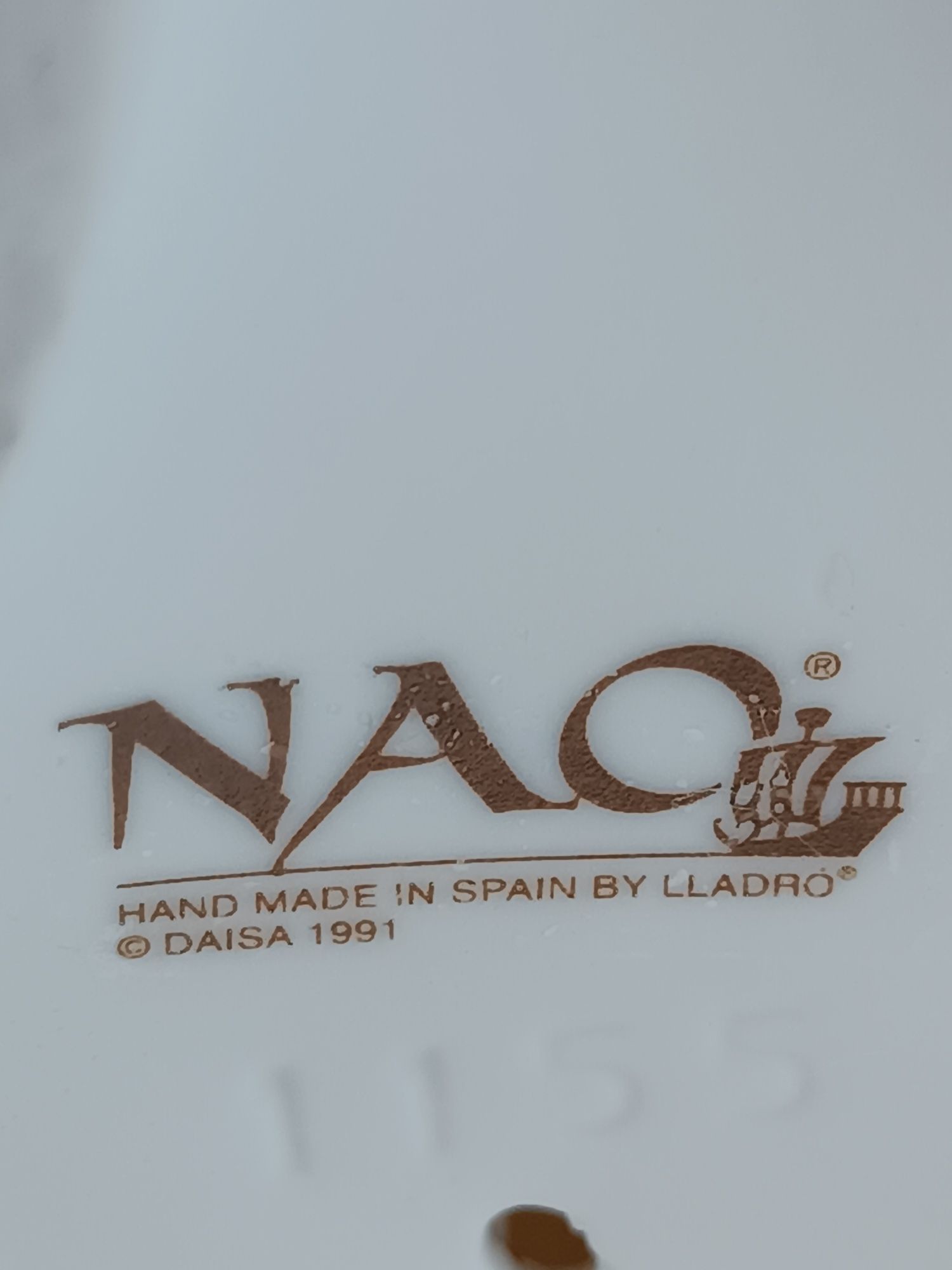 NAO by Lladro "Девочка со свечей"