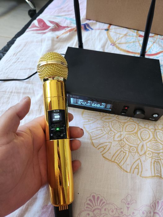 Personalizez microfoane cu pietre si autocolant gold