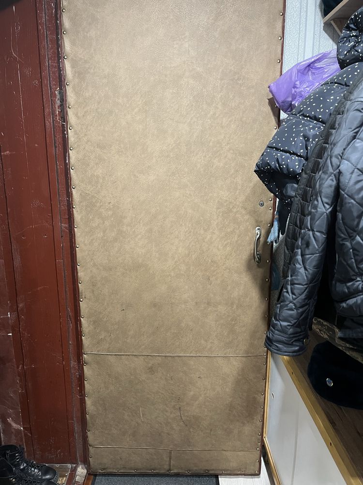 Продам входную дверь