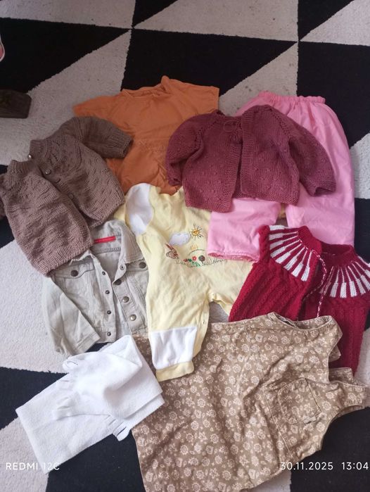 Бебешки дрешки за момиче.