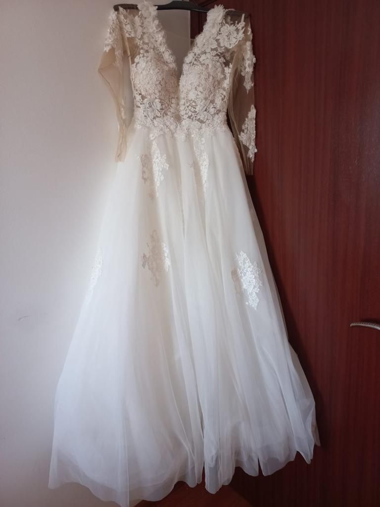 Vand rochie de mireasă