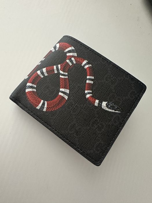 portofel gucci.