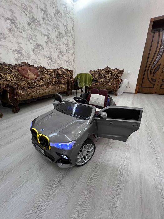 Bolalar uchun elektro mashina BMW X8 – yangi holatda puliti bilan