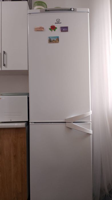 Холодильник б/у Indesit