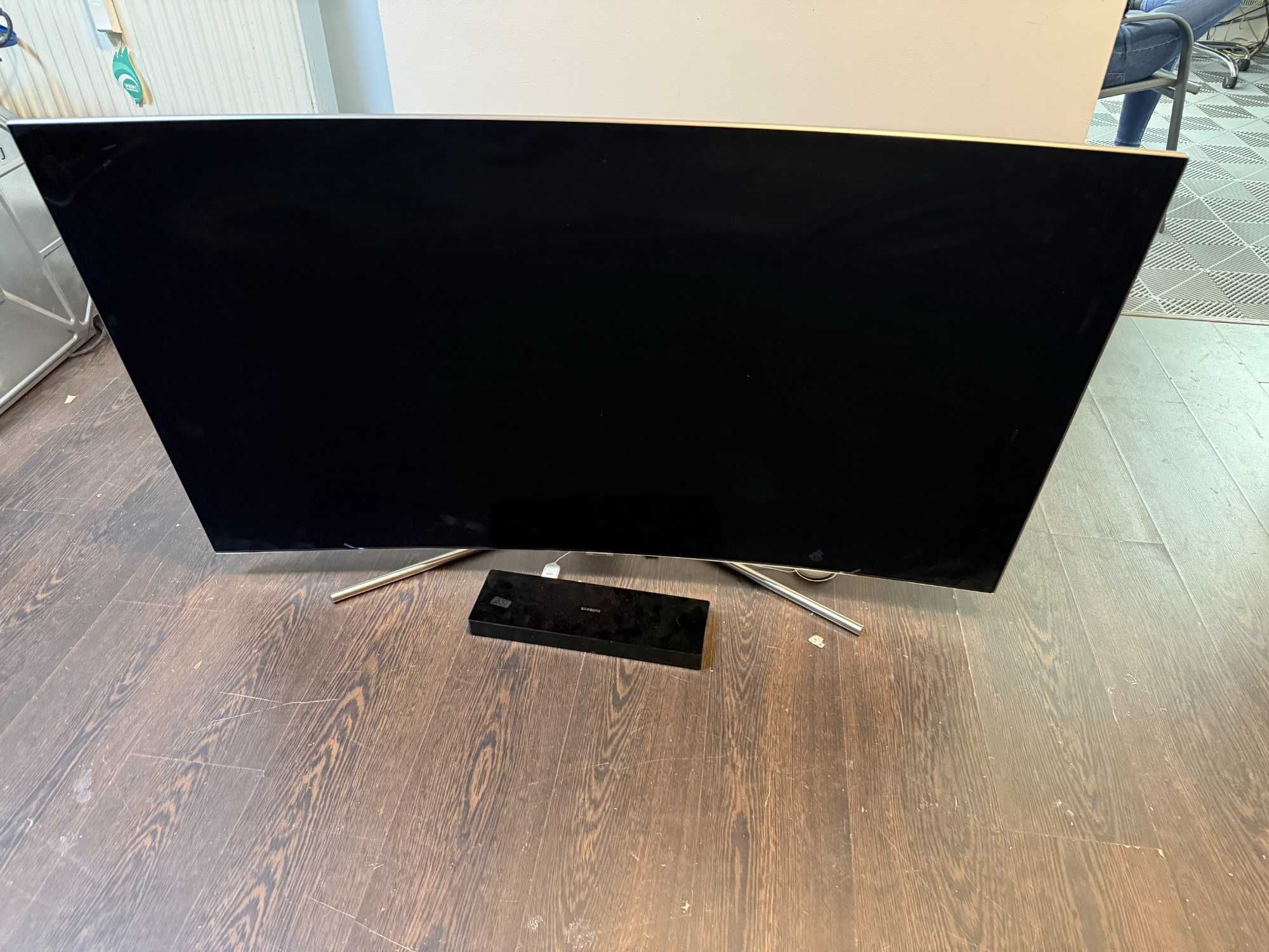 TV Samsung 138cm UHD 4k Curbat - QE55Q7CAM