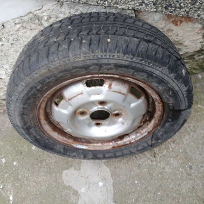 Гума със Джанта от Лада