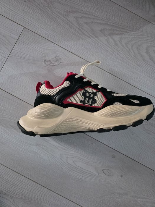 Încălțăminte made by socety