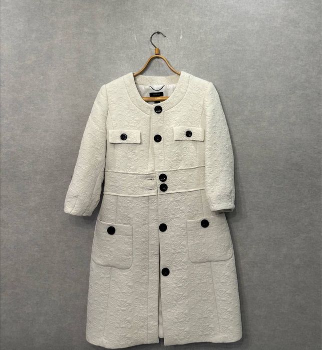 Легкое кремовое пальто-платье