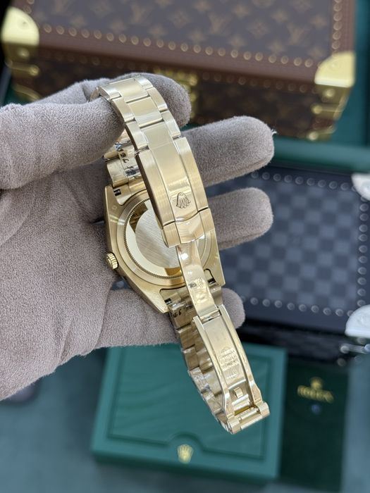 Rolex Sky-Dweller 42mm Gold