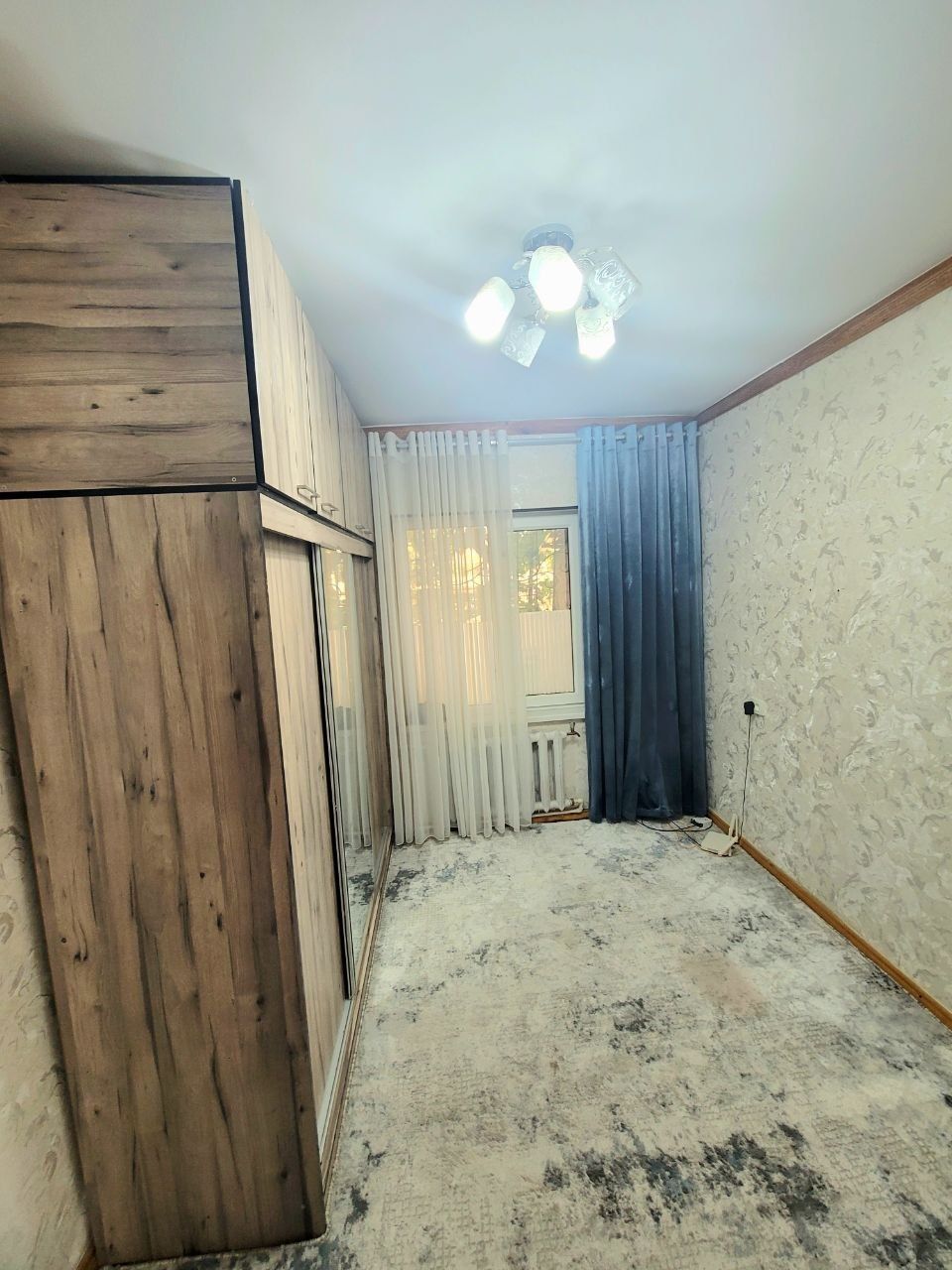 Продаётся 3х ком 1 этаж 3хонали кв сотилади барча жихозлари билан