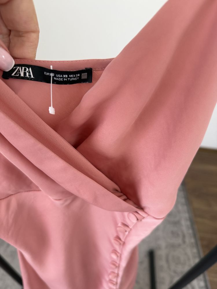 Zara сатенена рокля