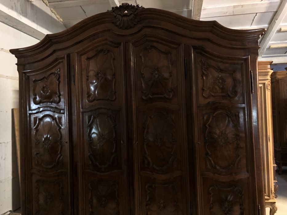 Vitrină din lemn masiv