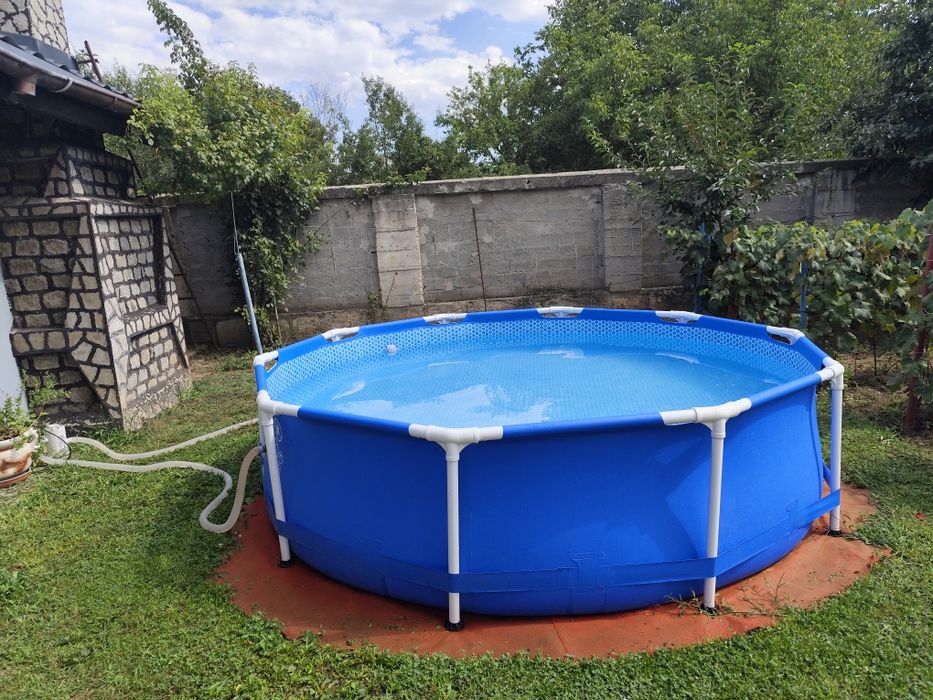 Piscina 305/76. .