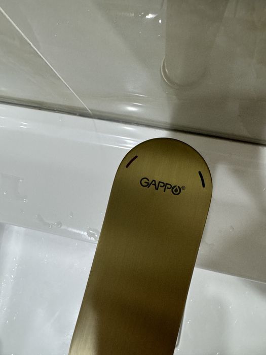 Продам сместитель для раковины