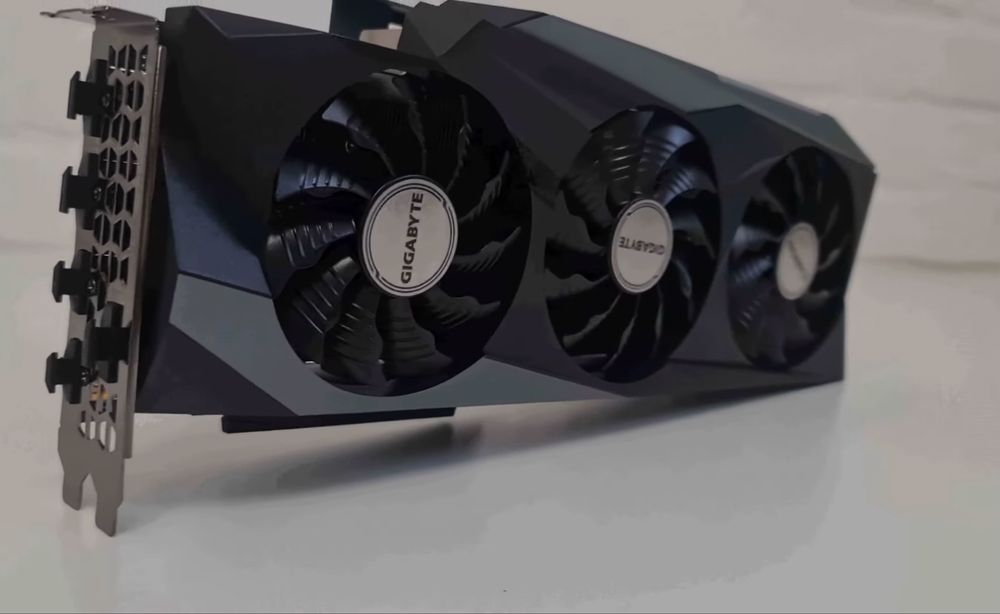 RTX 3080 Ti 12GB — мощная видеокарта в отличном состоянии