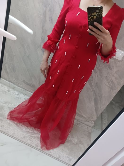 Официална червена рокля