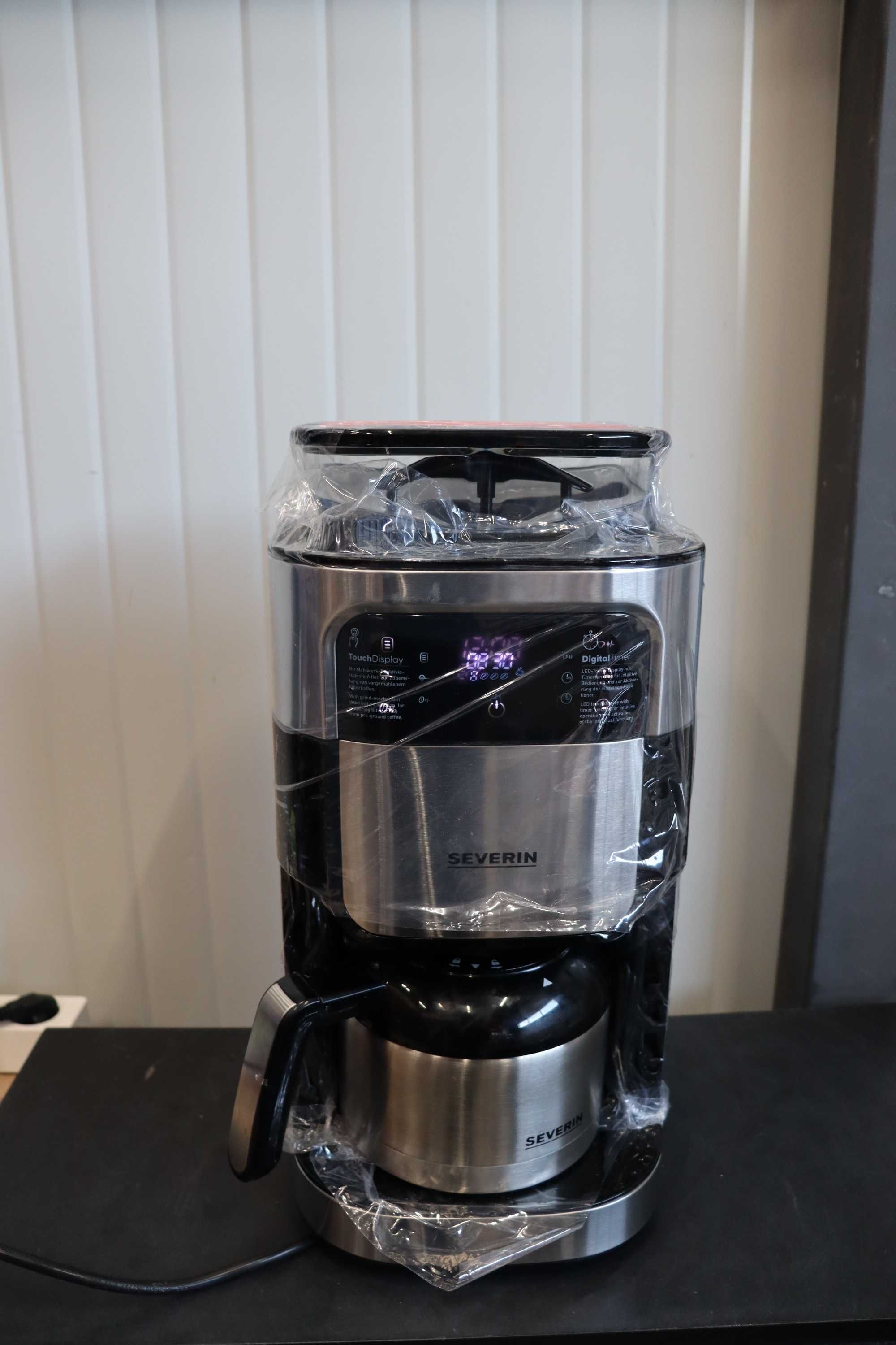 Шварц Кафемашина Severin, KA 4814, 1000W, 1.25L, 8 чаши С ДЕФЕКТ