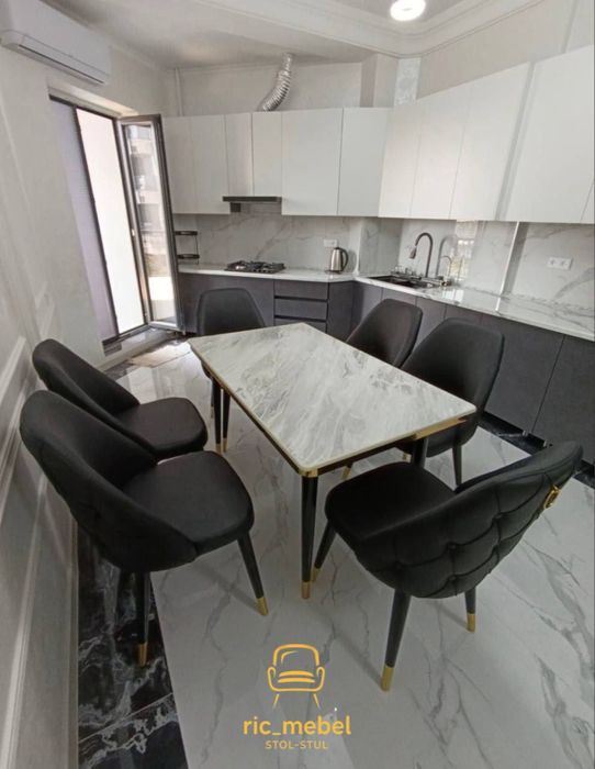 Zal  va oshxona kafelar uchun mojalangan stol stul