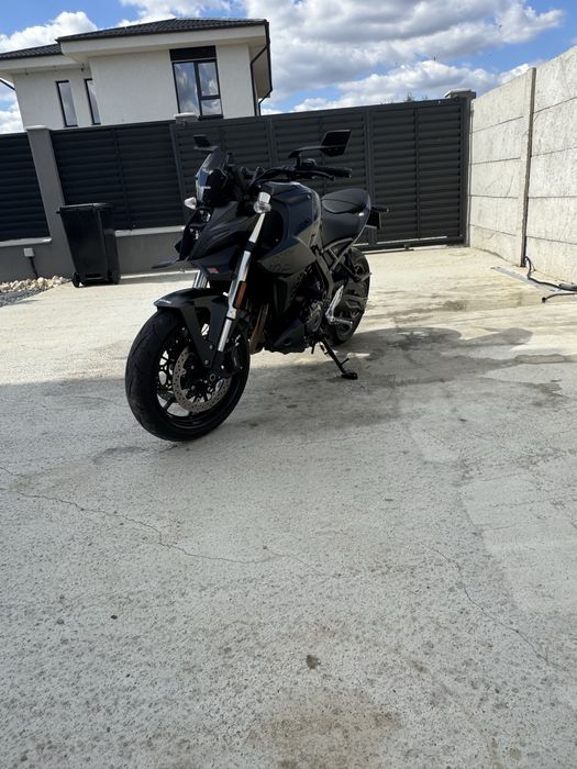 Suzuki GSX-8S , 7.000 km, garanție 2029