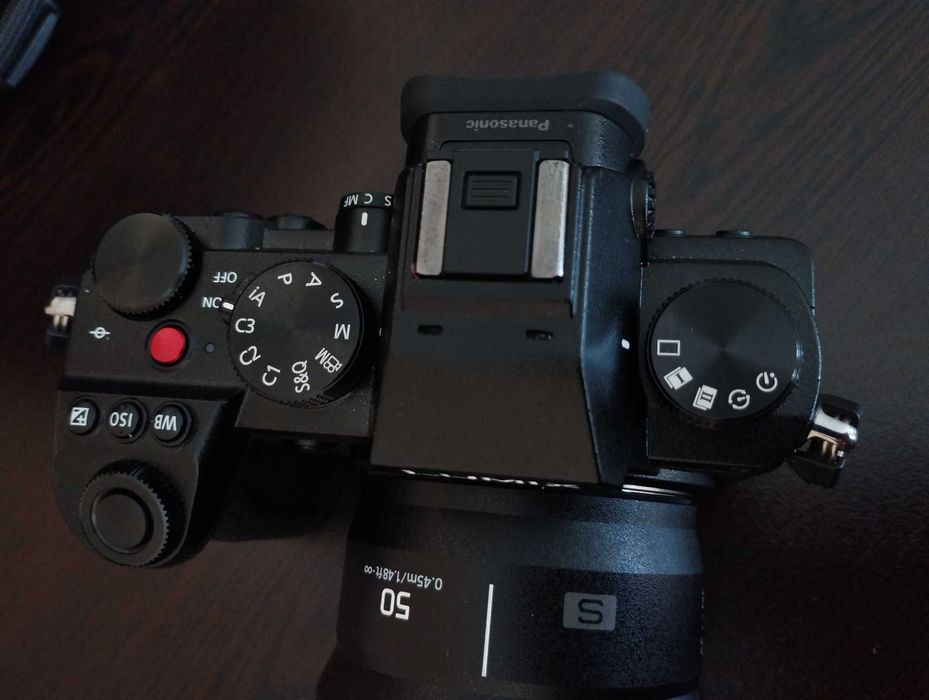 Фотоапарат Panasonic Lumix S5  и обектив Lumix S 50mm f/1.8