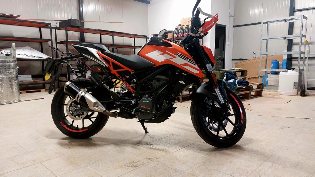 Proprietar vând KTM DUKE 125 an 2020 LED ABS, se conduce cu A1