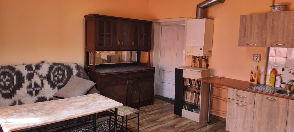 Casa cu 2 camere de închiriat în cartierul Săsar