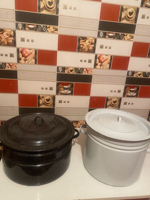 Кастрюли эмалированные продам