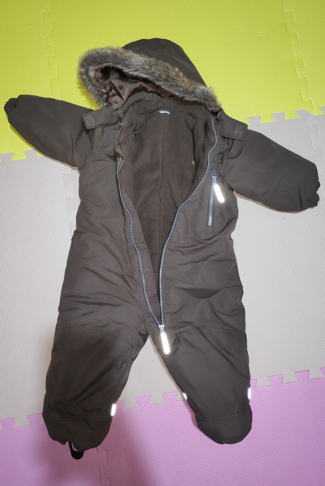 Costum-salopetă hidrofug H&M 86, maro (12-18 luni)