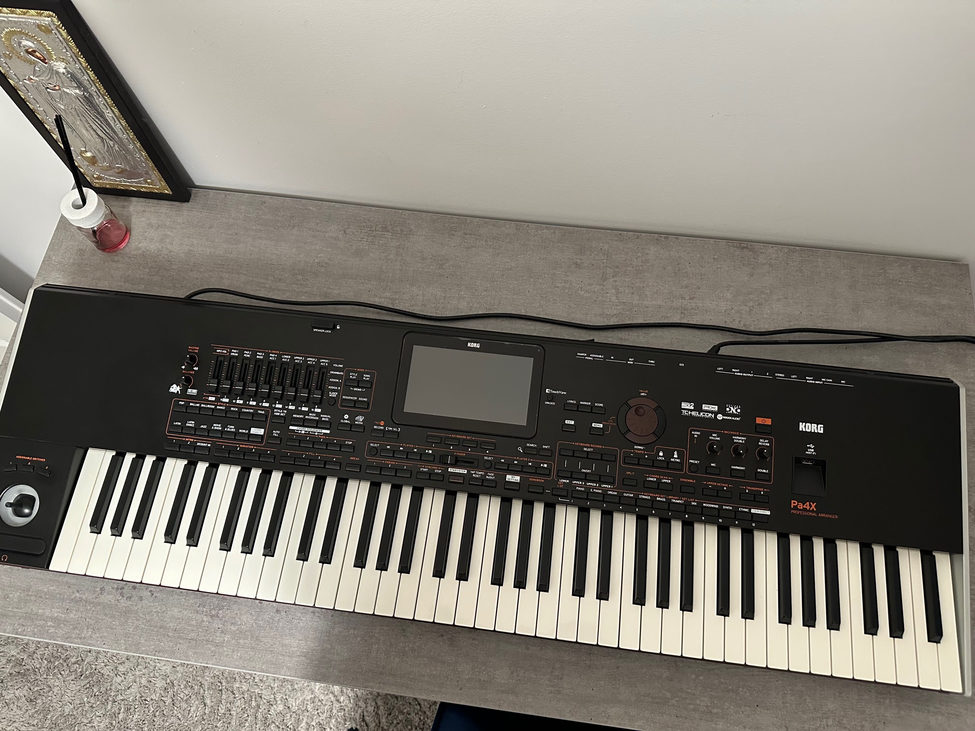 Korg pa4x International , 76 keys - impecabilă