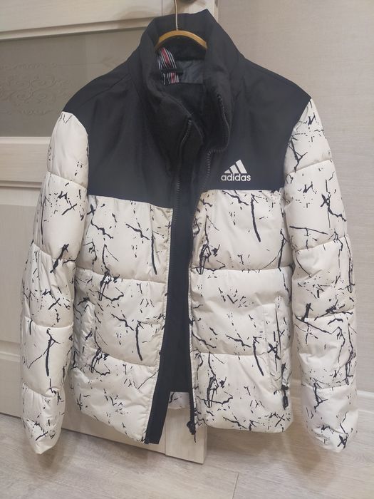 Зимняя куртка с капюшоном