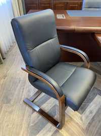 Кресло офисное  натуральная кожа (новое)