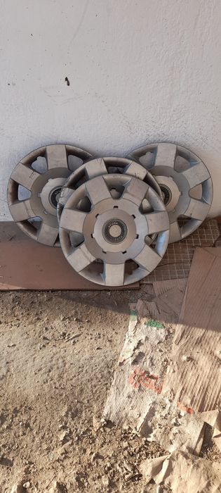 Vând anvelope Dacia Logan