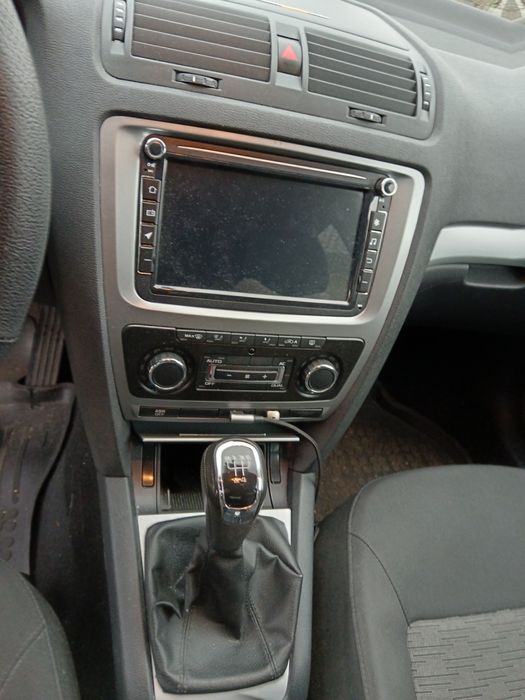 Vând Skoda Octavia 2 facelift 1.6 mpi