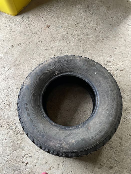 De vânzare 2 cauciucuri