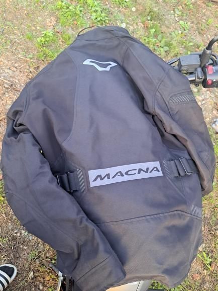 Geacă moto Macna Signal – Impermeabilă, Protecții incluse, Mărimea S