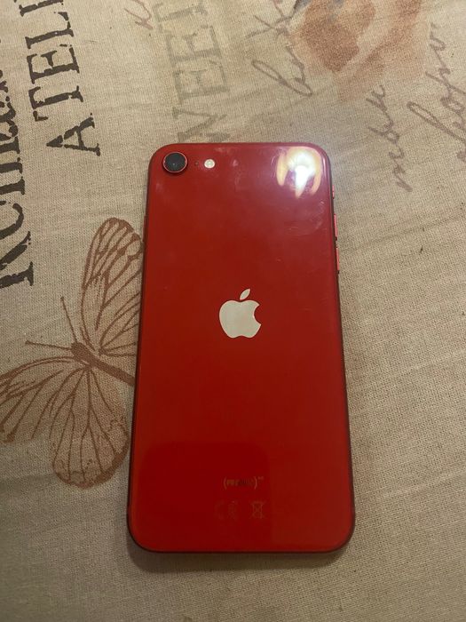Продава се iPhone SE