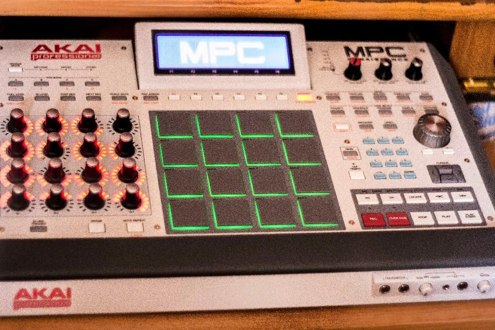 AKAI MPC Renaissance акай музыкальный пульт пад