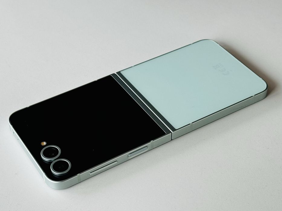 Samsung Galaxy Z Flip 6 512GB Mint Гаранция 6 месеца