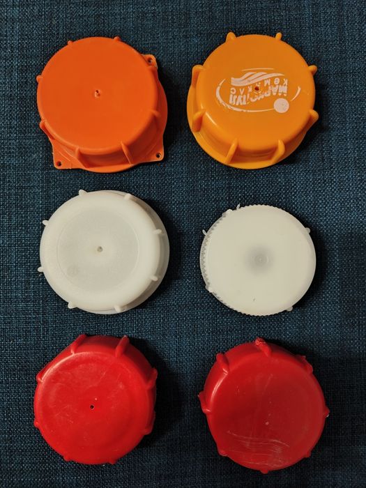 Продам крышки от канистр