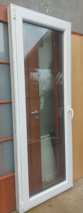 Usa tamplarie PVC cu geam termoan