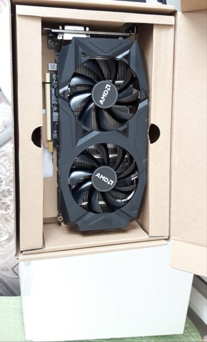 Видео карта AMD 580 4 Gb