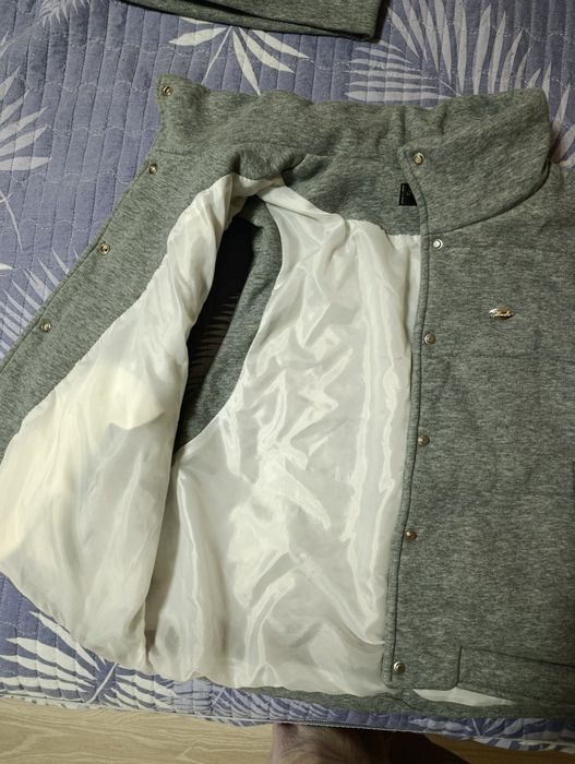 Продаётся женский костюм тройка. Новый!