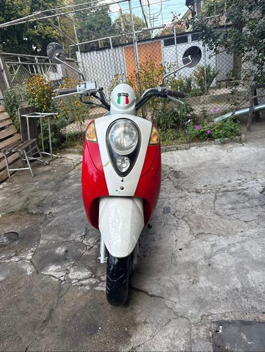 Продавам скутер мио 50