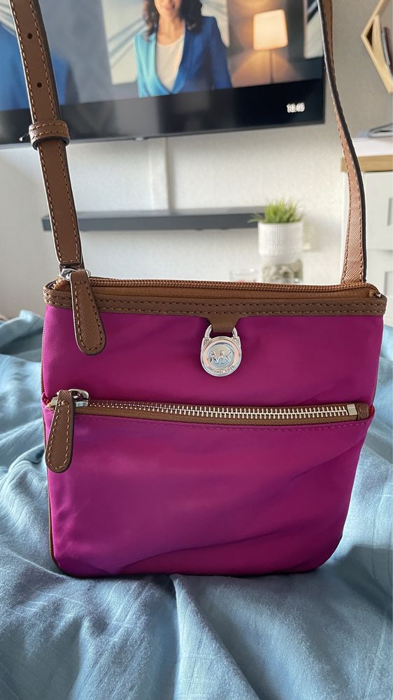 Нова чантичка Michael Kors 20х18.5см