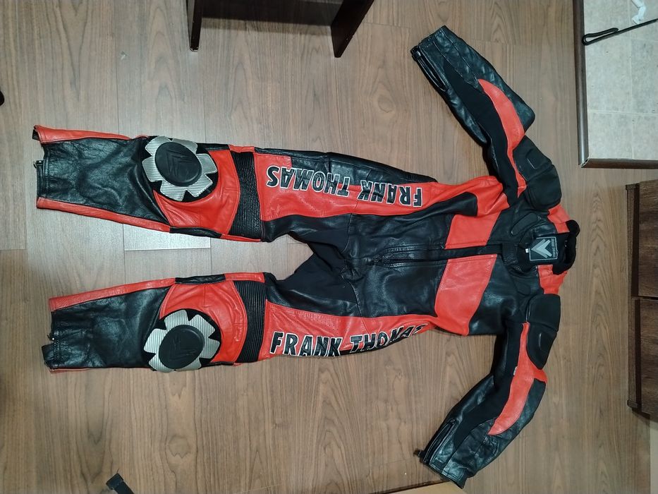 Vând combinezon moto