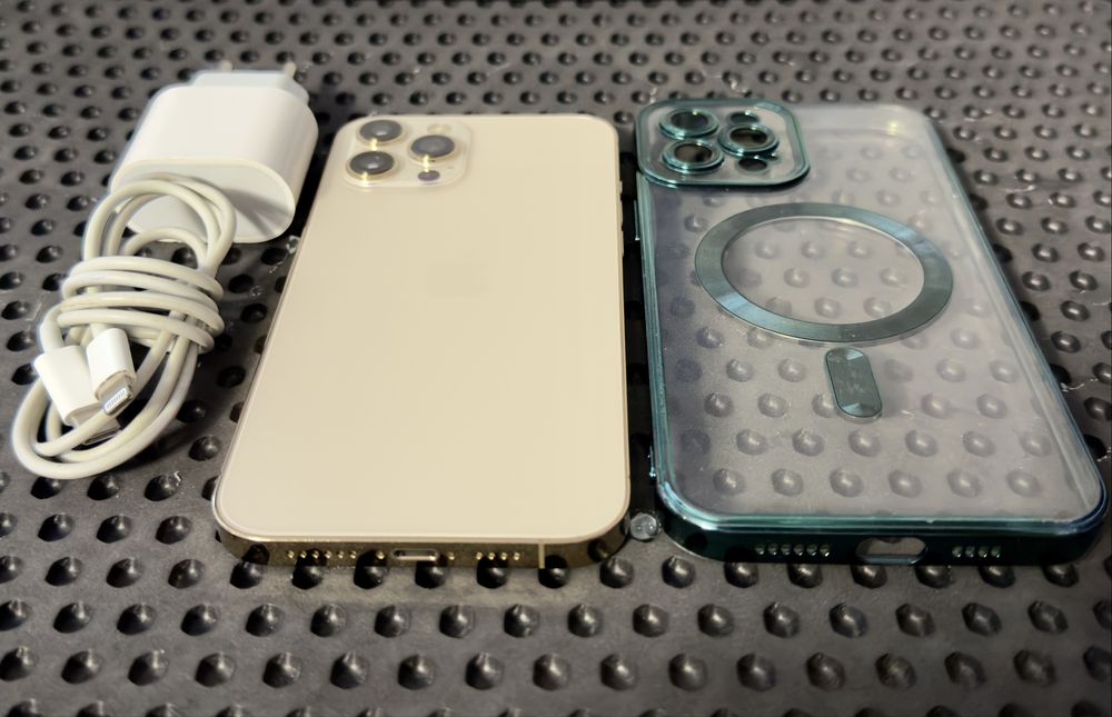 Iphone 12 PRO Max Gold + accesorii in stare bună