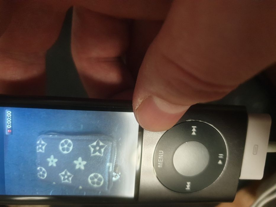 Assalom alekum Ipod Sotiladi holati yangidek tinniq ishlab turdibdi