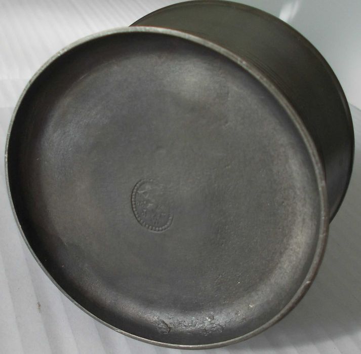 Halba veche din metal